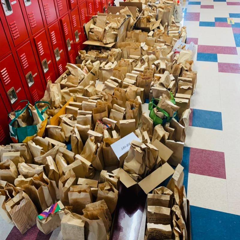 CHARLOTTE —Holy Trinity Middle School families donated food to package and deliver more than 300 lunches to Dilworth Soup Kitchen during Catholic Schools Week. Lunches were also sent to Roof Above and Catholic Charities’ food pantry. (Photos via Facebook)