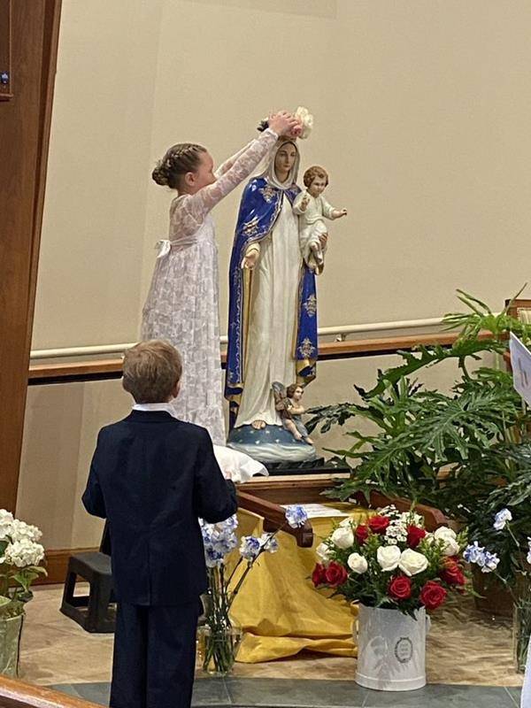 Immaculate Heart of Mary students who recently received their first Holy Eucharist crowned the Diocesan 50th Anniversary Blessed Mother statue May 11. (Photo via Facebook)