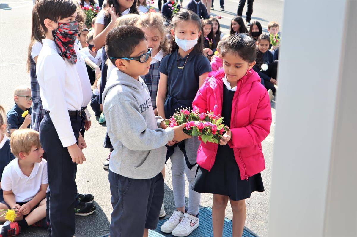 Immaculata Catholic School crowned Mary, our mother May 18. (Photos via Facebook)