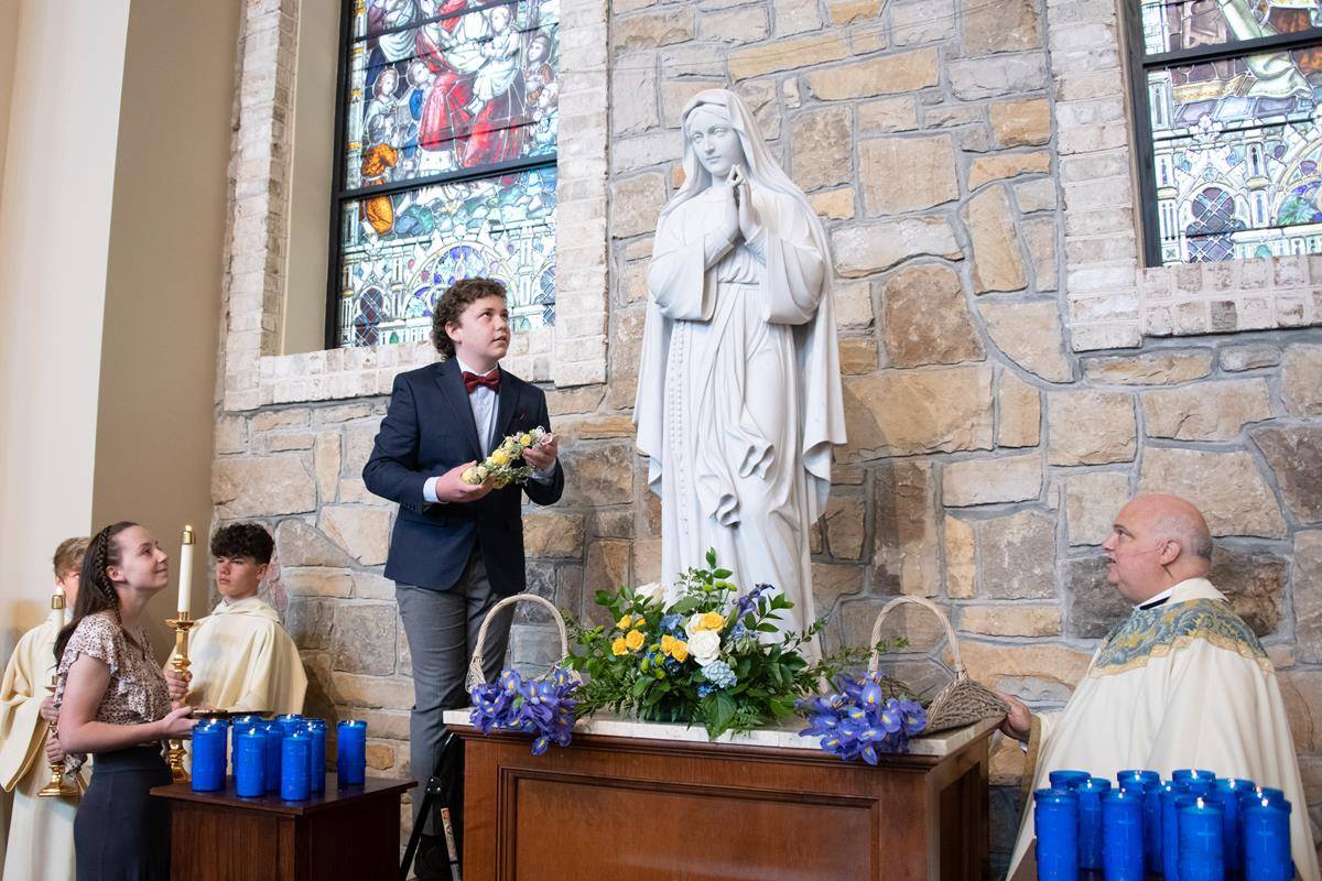 May Crowning at St. Pius X School (Photos provided by MaryAnn Luedtke Photography)