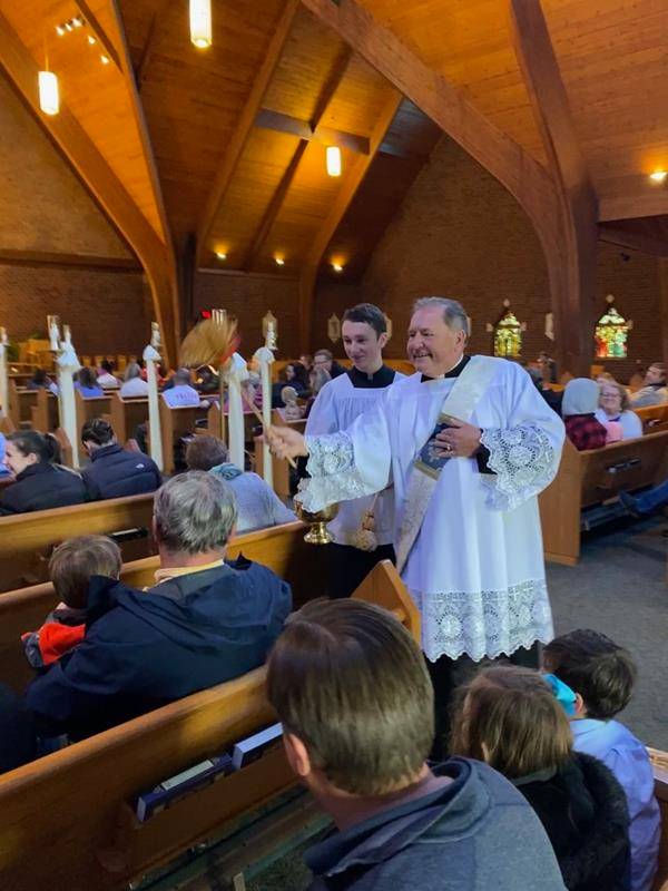 Easter basket blessing at St. Thomas Aquinas in Charlotte. (Photos provided by Deacon James Witulski)