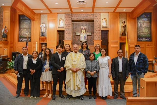 Easter Vigil at St. John Neumann Church. (Photos by Maria Teresa Vargas-Machuca)