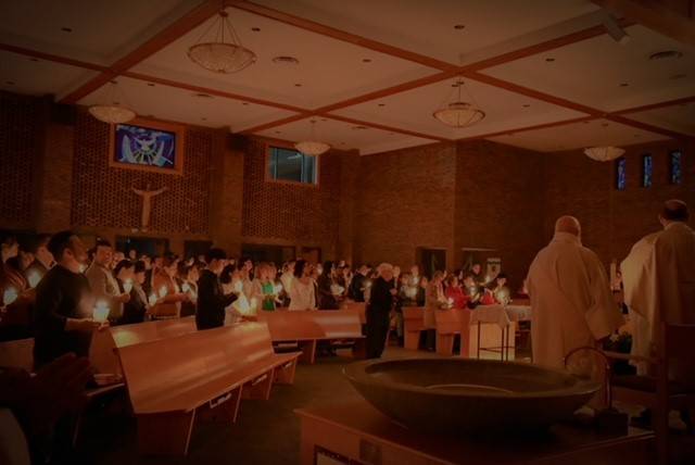 Easter Vigil at St. John Neumann Church. (Photos by Maria Teresa Vargas-Machuca)