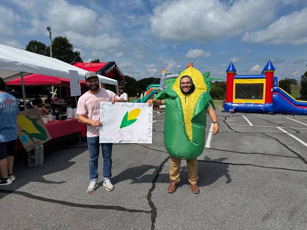 BOONVILLE — La parroquia Divino Redentor festejo su tercer Festival Parroquial, el sábado 21 de septiembre, hubo comida, antojitos, aguas frescas, juegos para niños y variedad de música y bailables.