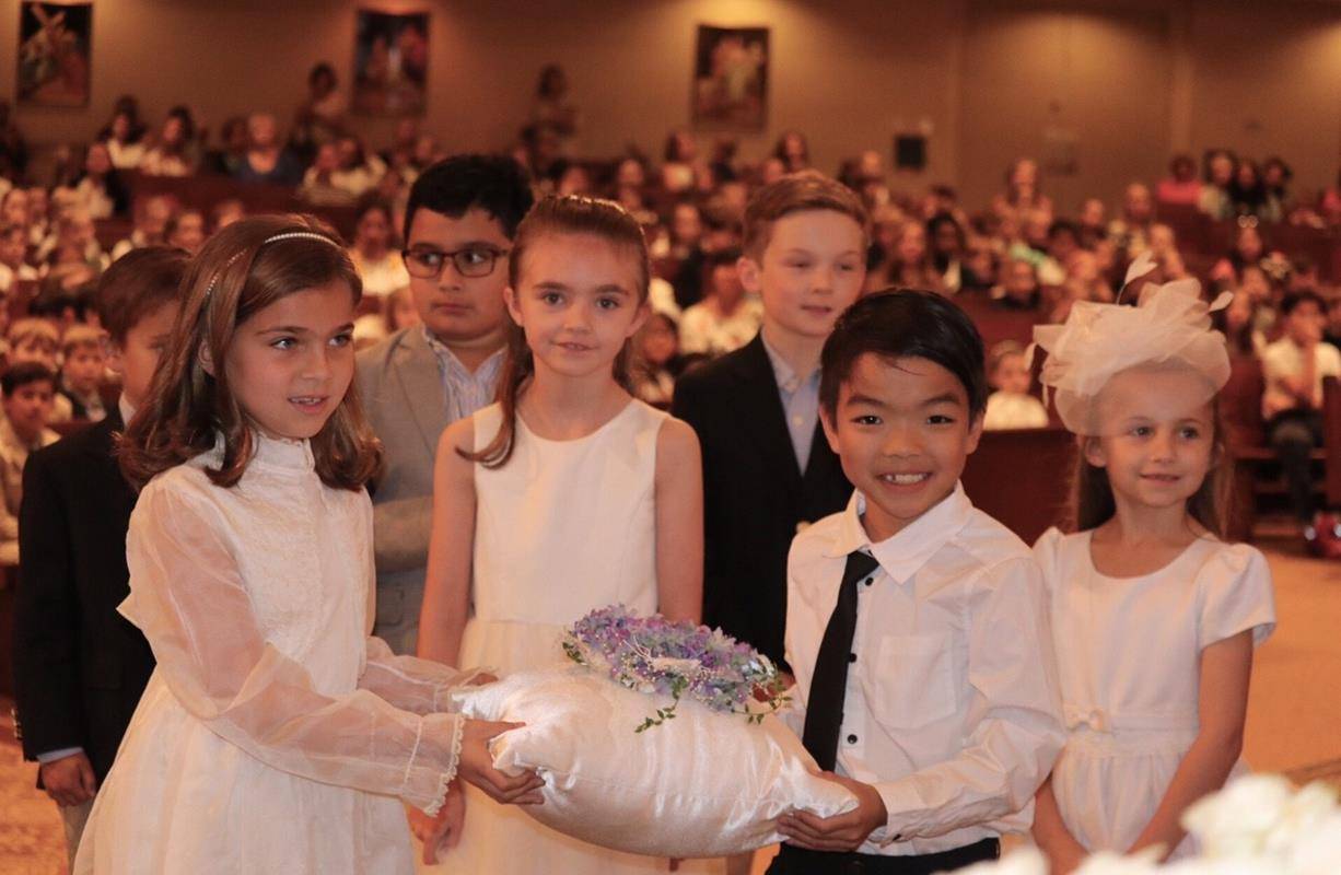 CHARLOTTE — St. Gabriel School students joyfully honored the Blessed Mother at their May Crowning Mass on May 17. Second grade students presented beautiful white roses to Our Lady and celebrated recently receiving their First Eucharist. (Photos provided