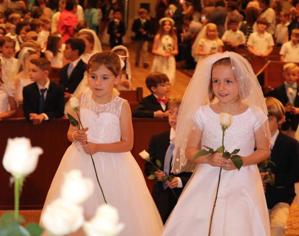 CHARLOTTE — St. Gabriel School students joyfully honored the Blessed Mother at their May Crowning Mass on May 17. Second grade students presented beautiful white roses to Our Lady and celebrated recently receiving their First Eucharist. (Photos provided
